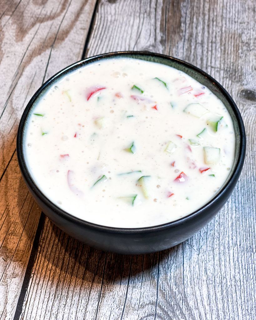 Raita Sund indisk dressing med agurk og tomat Se opskrift
